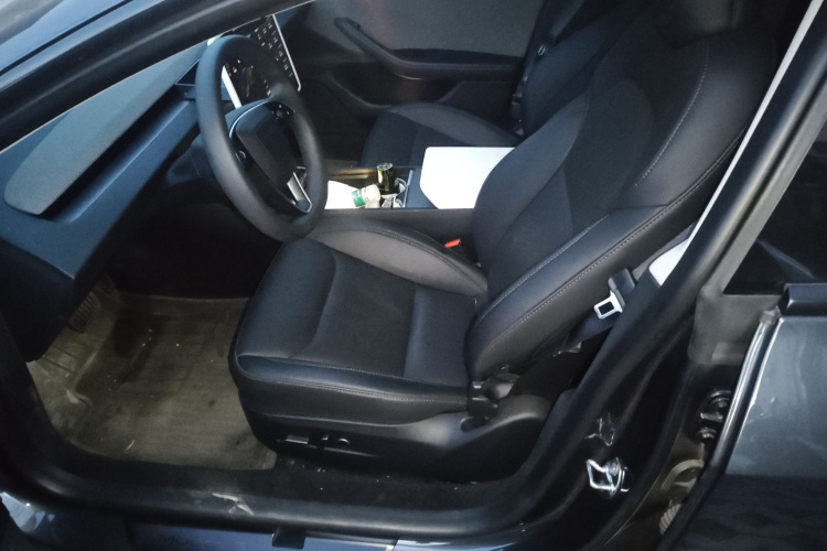 特斯拉 Model 3 2023款 后轮驱动版中控内饰19