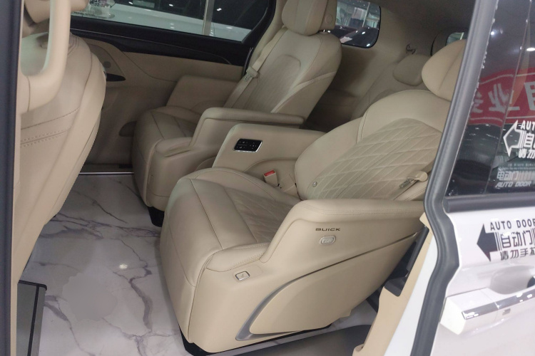 别克GL8 2022款 ES陆尊 653T 旗舰型中控内饰21