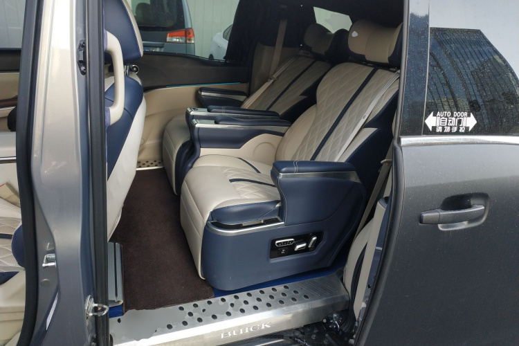 别克GL8 2018款 28T 舒适型 国VI中控内饰21