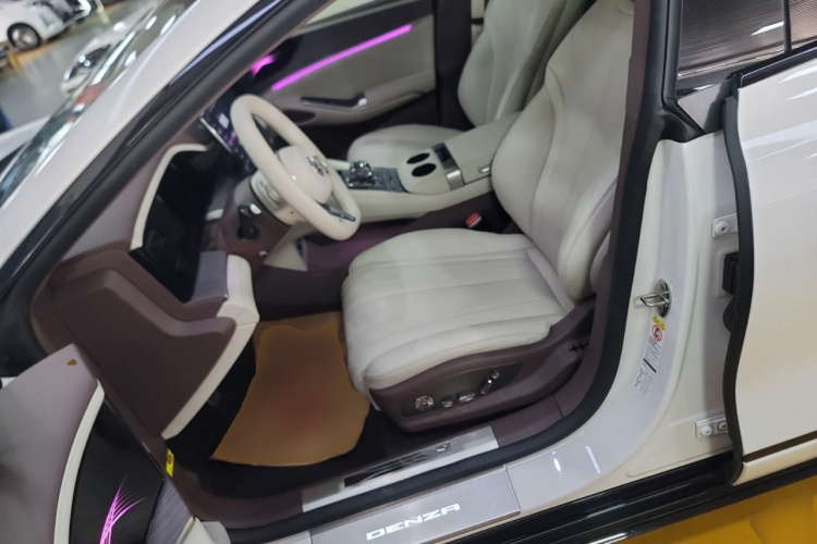 腾势Z9GT 2024款 1100四驱Max版中控内饰19