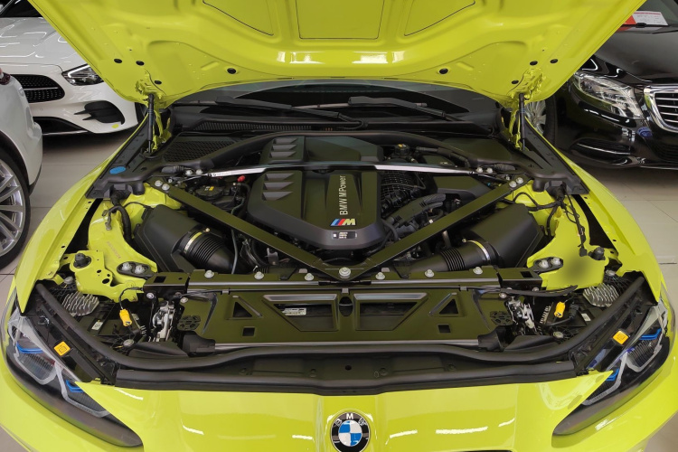 宝马M4 2021款 M4双门轿跑车 雷霆版机舱底盘24