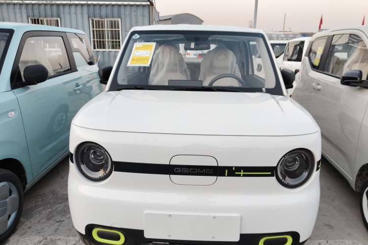 吉利银河 熊猫 2025款 210km 元气熊车身外观2