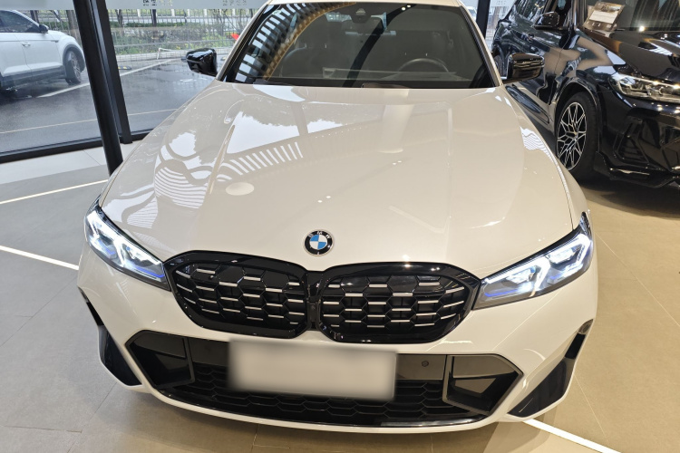 宝马3系 2023款 330i M运动曜夜套装车身外观2