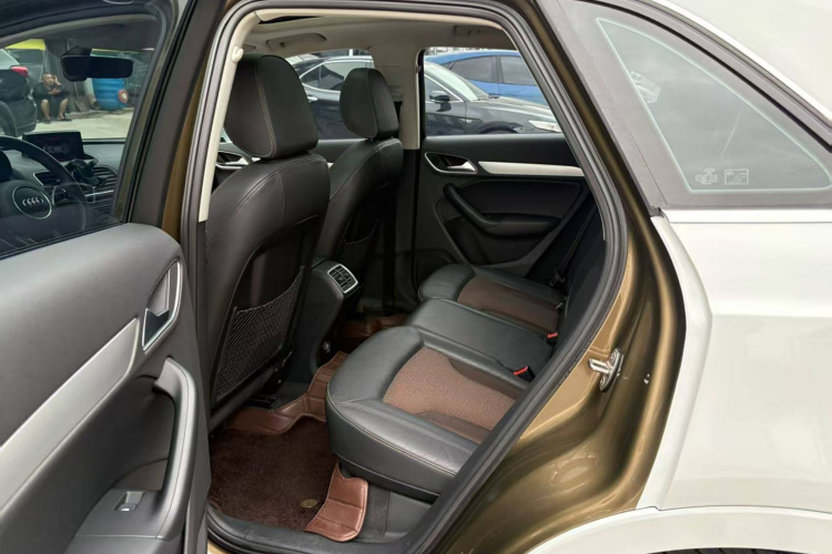 奥迪Q3 2018款 30周年年型 30 TFSI 时尚型中控内饰7003