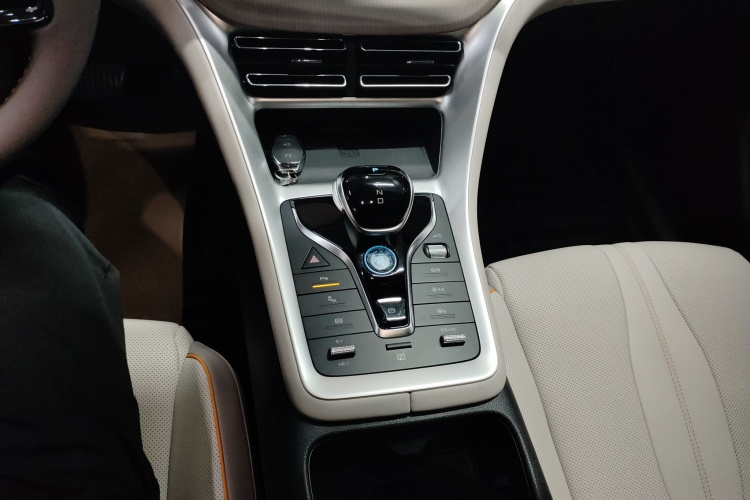 比亚迪 宋Pro新能源 2023款 冠军版 DM-i 110KM卓越型局部细节18