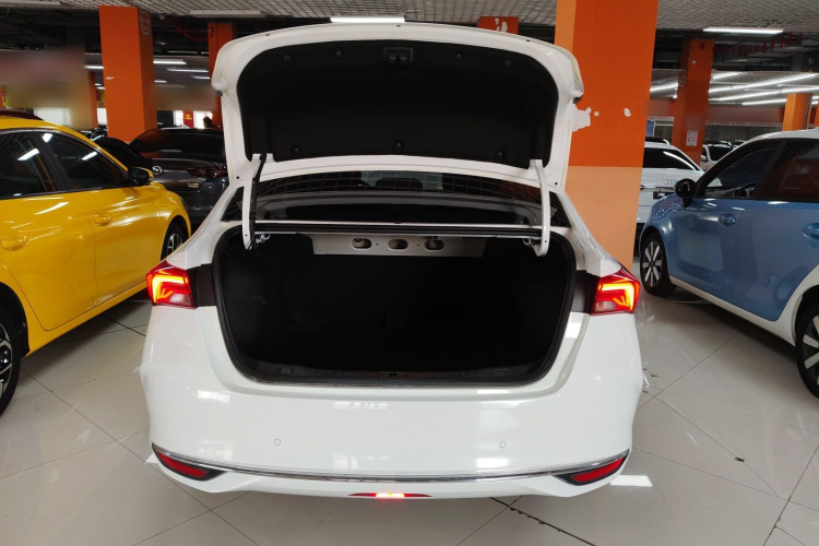 别克 威朗 2023款 Pro 乐享版机舱底盘23