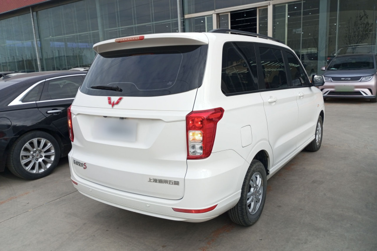 五菱汽车 五菱宏光 2021款 1.5L改款 S舒适型 电动助力LAR车身外观7