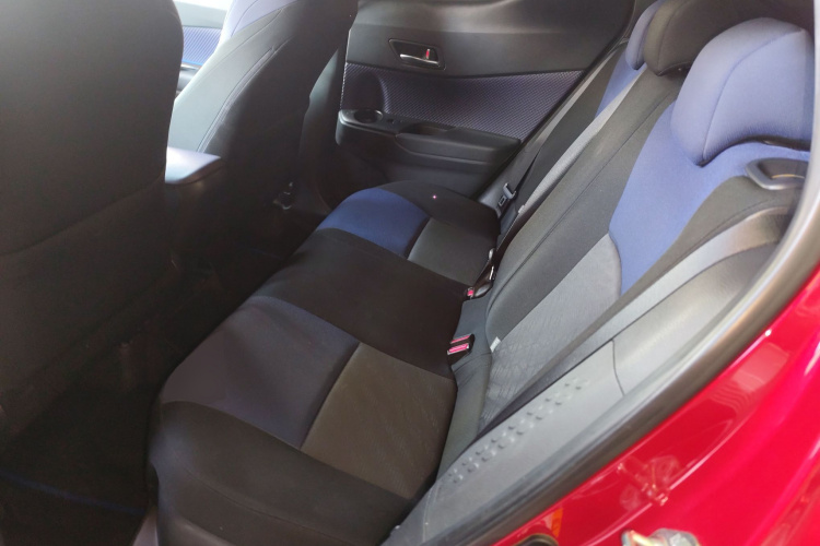 丰田C-HR 2018款 2.0L 领先天窗版 国VI中控内饰7004