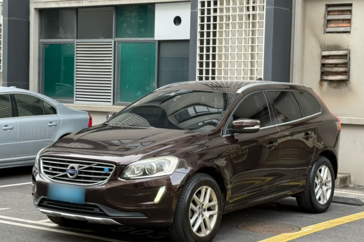 沃尔沃XC60 2017款 T5 智进版车身外观1