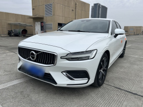 沃尔沃S60 2020款 T4 智逸豪华版