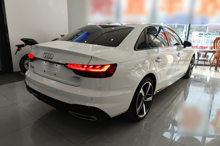 奥迪A4L 2024款 40 TFSI 豪华动感型车身外观7