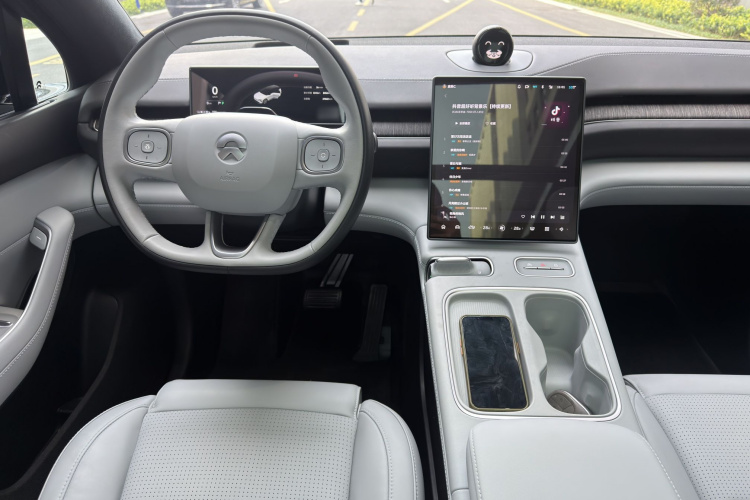 蔚来ES6 2024款 75kWh中控内饰7002