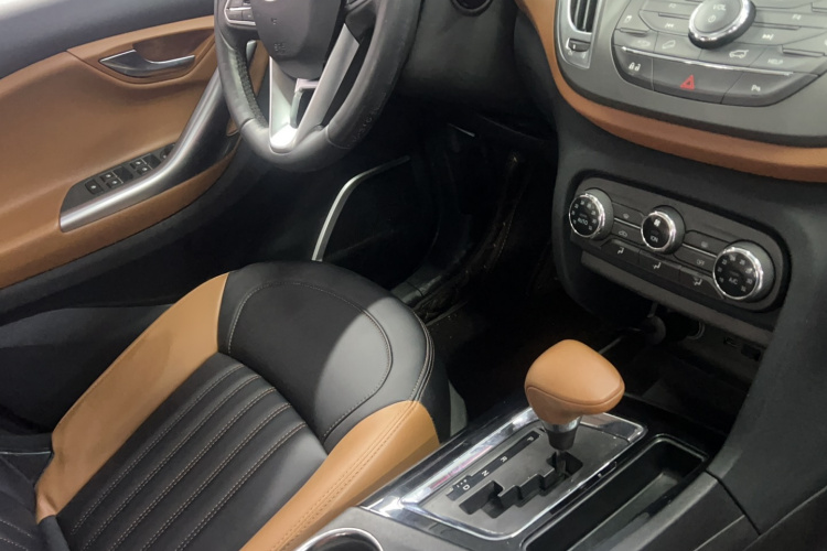 东南DX7 2015款 1.5T 自动尊贵型中控内饰7007