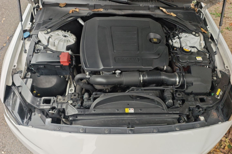 捷豹XEL 2020款 2.0T 200PS R-DYNAMIC 青春运动版局部细节24