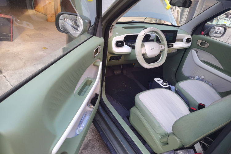 吉利银河 2025款 210km 熊猫骑士中控内饰20