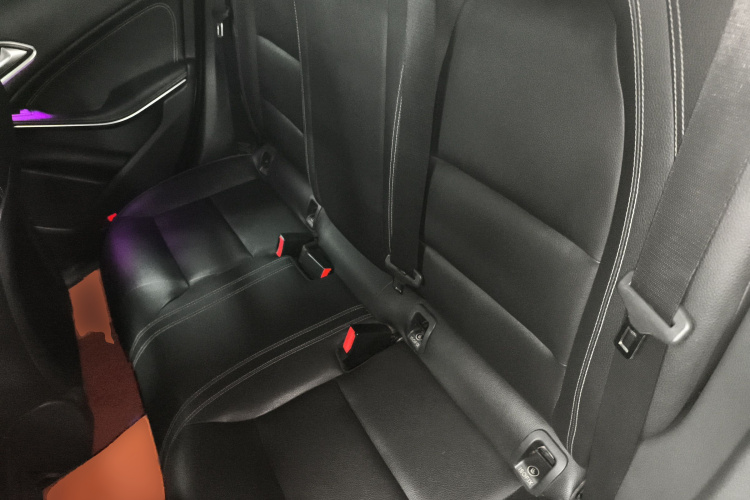 奔驰CLA 2017款 改款 CLA 200 时尚型中控内饰21