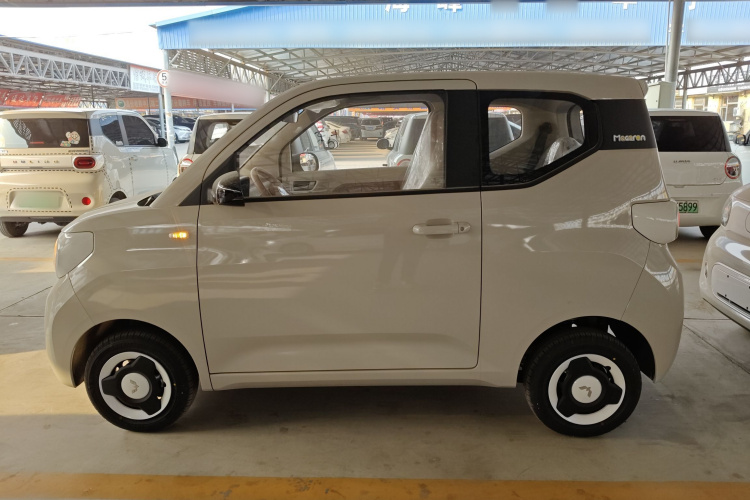 五菱汽车 宏光MINIEV 2024款 第三代 215km 青春版车身外观4