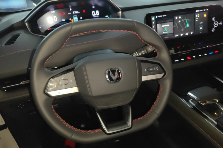 长安CS55PLUS 2024款 第三代 1.5T DCT卓越型中控内饰13