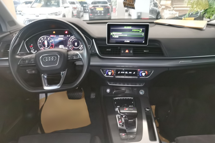 奥迪Q5L 2020款 45 TFSI 尊享运动型中控内饰12