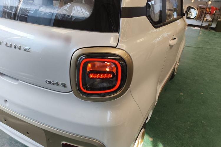 奔腾小马 2026款 222km 伶俐马车身外观9