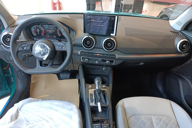 奥迪Q2L 2025款 35TFSI 时尚动感型中控内饰12