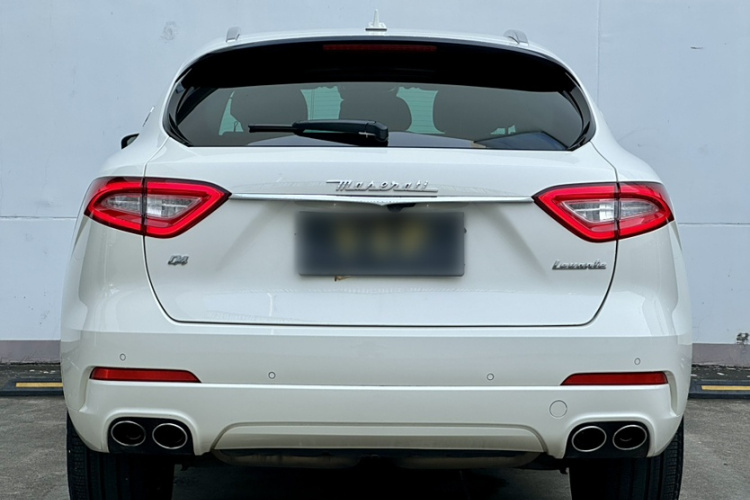 玛莎拉蒂 Levante 2018款 3.0T 豪华杰尼亚版车身外观6008