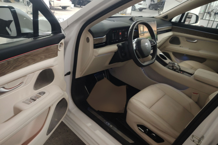 鸿蒙智行 问界M5 2022款 增程四驱至臻版中控内饰7003