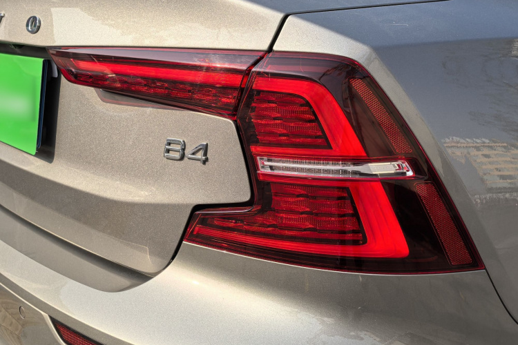 沃尔沃S60 2022款 B4 智逸豪华版车身外观6006