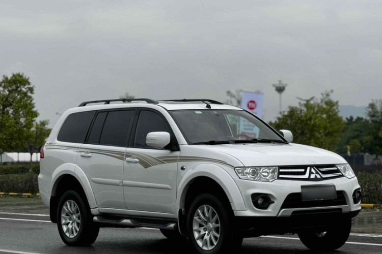 三菱 帕杰罗·劲畅 2013款 3.0L 自动两驱豪华版车身外观6005