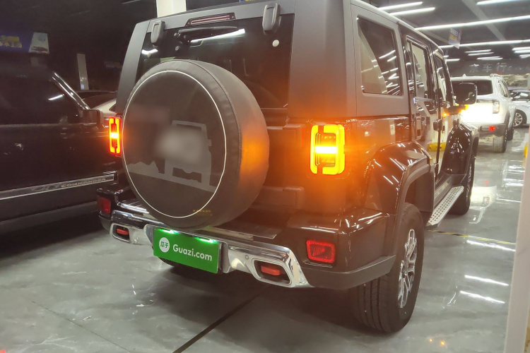 北京BJ40 2020款 2.0T 自动四驱城市猎人版至尊型车身外观7