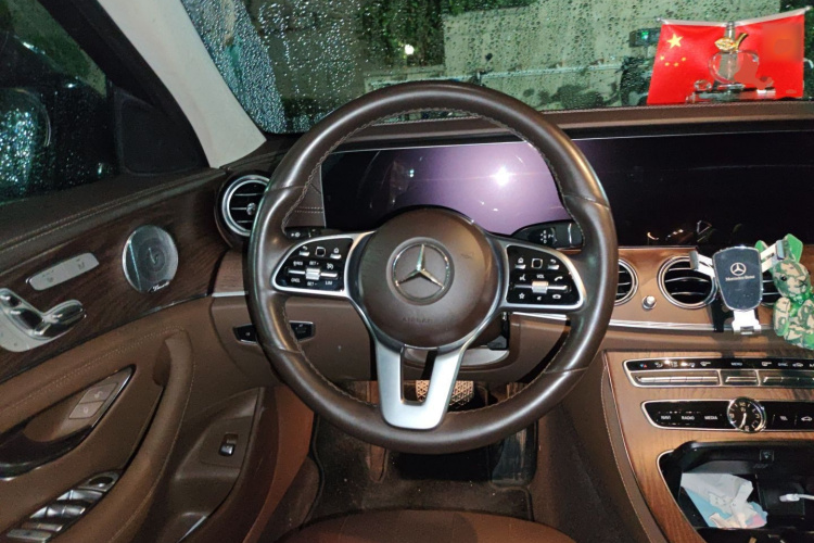 奔驰E级 2020款 E 300 L 豪华型中控内饰13
