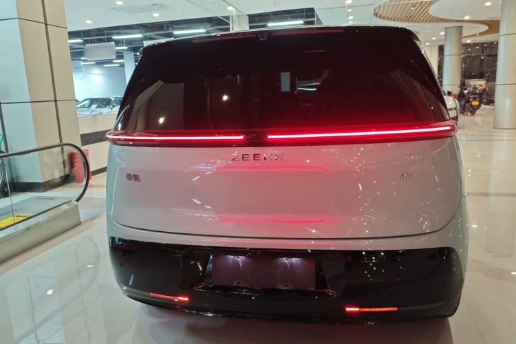 极氪MIX 2025款 智驾版车身外观6