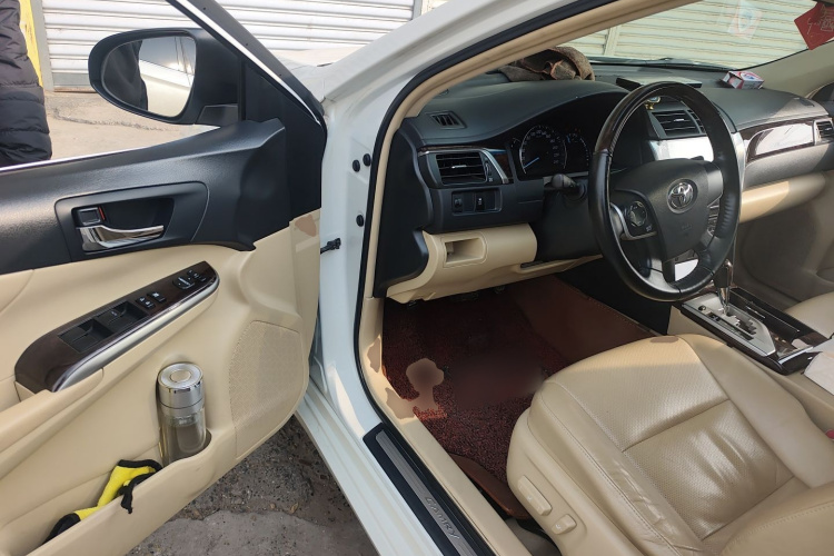 丰田 凯美瑞 2016款 2.0G 十周年纪念领先版中控内饰20