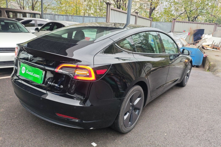 特斯拉 Model 3 2022款 后轮驱动版车身外观7