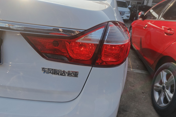 起亚K3 2017款  1.6L 自动15周年特别版GLS车身外观9