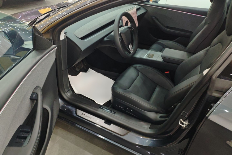 特斯拉 Model 3 2023款 后轮驱动版中控内饰20