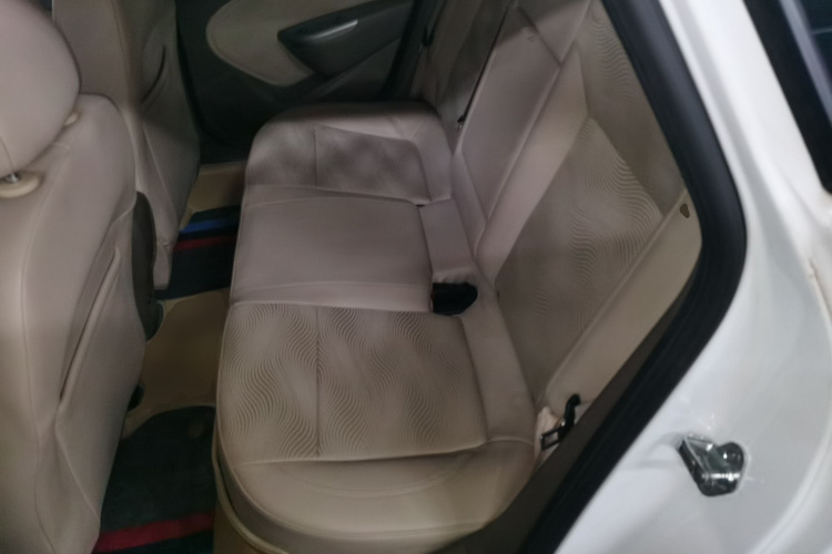 别克 英朗 2013款 GT 1.6L 自动时尚版中控内饰21