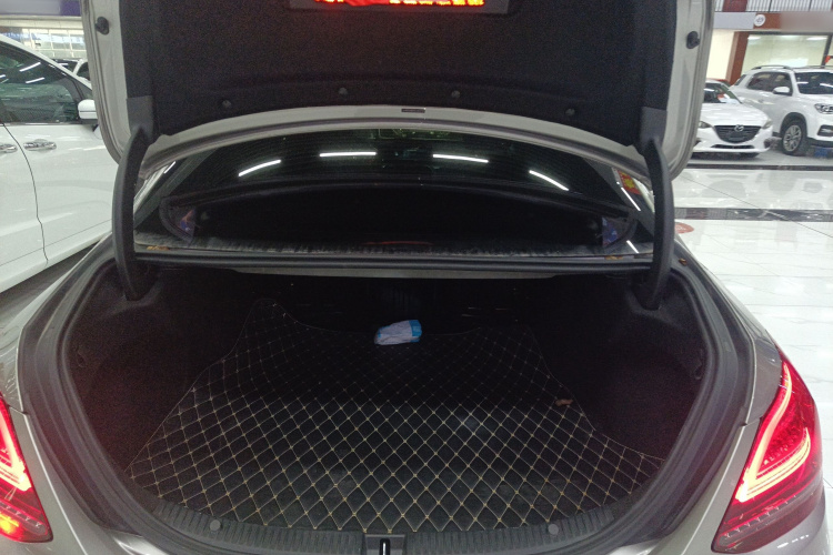 奔驰C级 2019款 C 180 L 时尚型运动版机舱底盘23