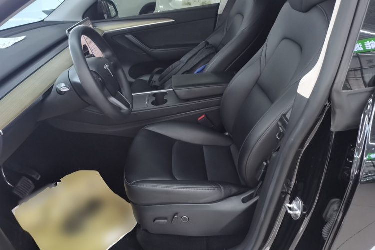 特斯拉 Model Y 2022款 改款 后轮驱动版中控内饰19