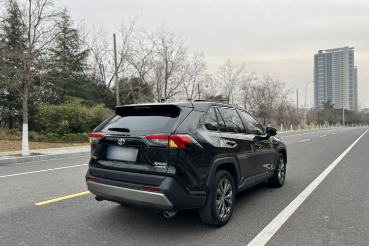 丰田 RAV4荣放 2023款 双擎 2.5L E-CVT两驱精英Plus版车身外观6006