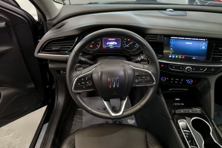 别克 君威 2024款 25T 超享版中控内饰13