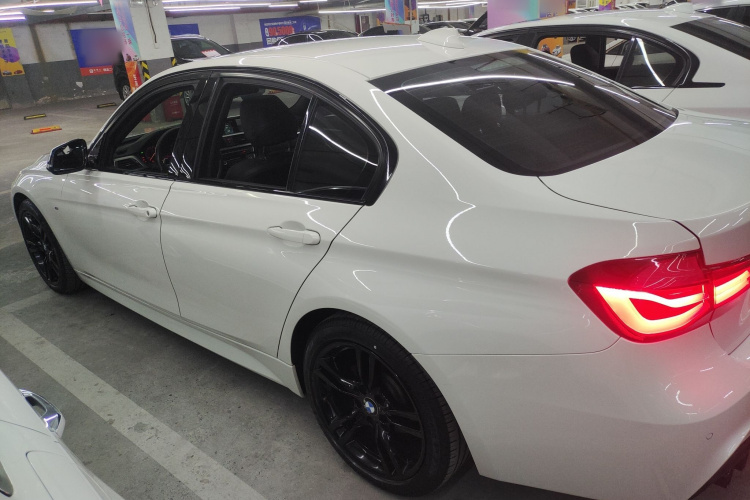 宝马3系 2019款 320i M运动曜夜版车身外观4