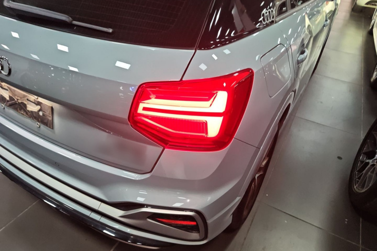 奥迪Q2L 2022款 35 TFSI 时尚动感型车身外观9