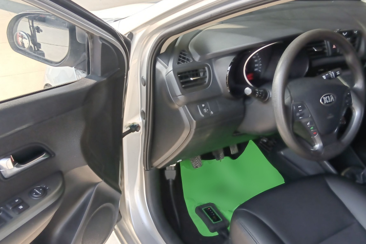 起亚K2 2015款 三厢 1.4L MT GLS中控内饰20