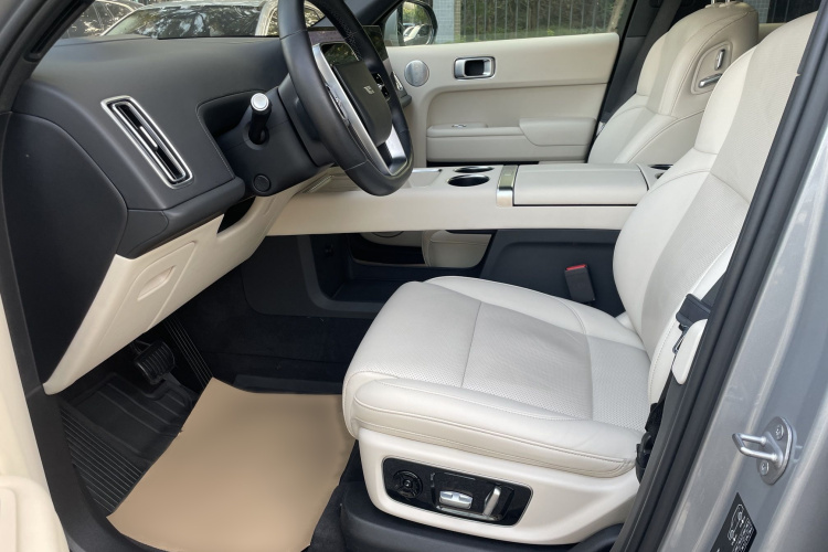 理想汽车 理想L8 2023款 Max中控内饰7003