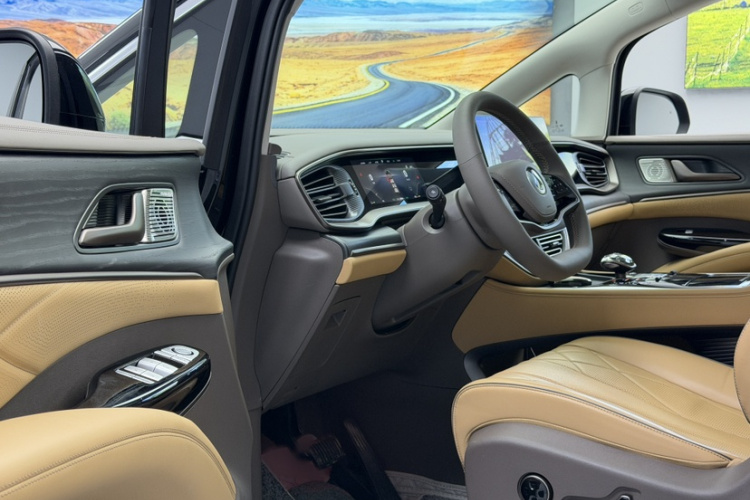 腾势D9 2022款 DM-i 970 四驱尊荣型中控内饰7009