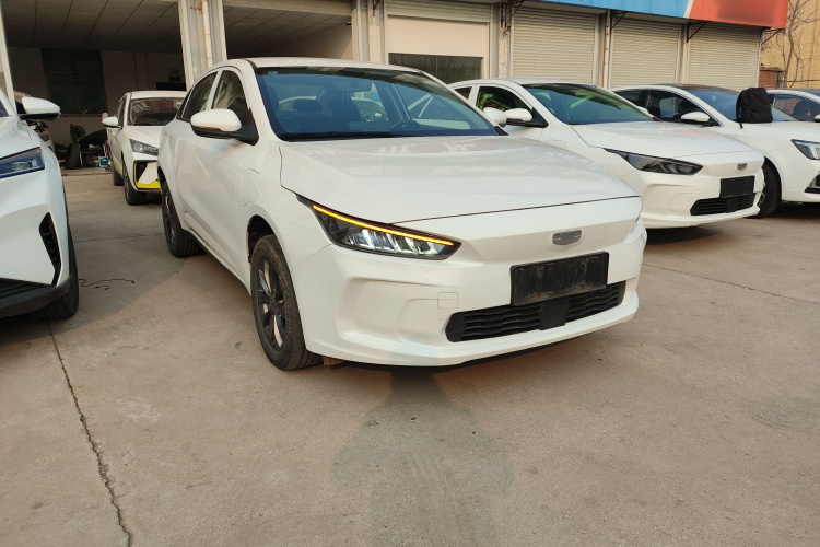 吉利几何A 2024款 410KM 出行版车身外观3