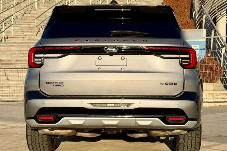 福特 探险者 2024款 2.3T EcoBoost 昆仑巅峰版 6座车身外观6008