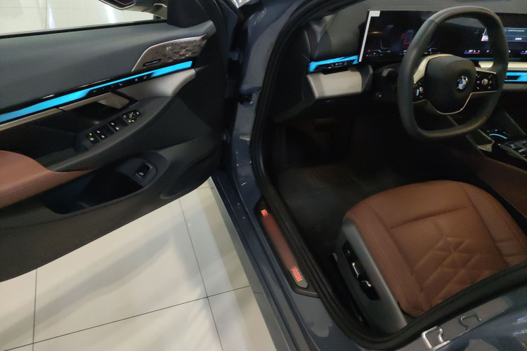 宝马5系 2024款 530Li 尊享型 豪华套装中控内饰20