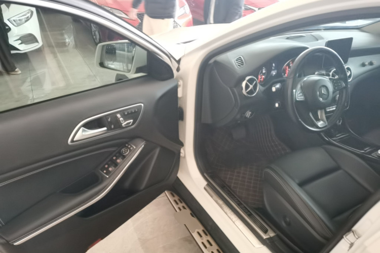 奔驰GLA 2018款 GLA 200 时尚型中控内饰20